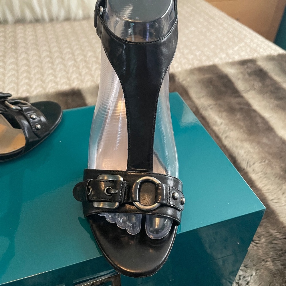Via Spiga Black Leather T-Strap Edgy Ankle Strap Heels Size 7M - Picture 1 of 11